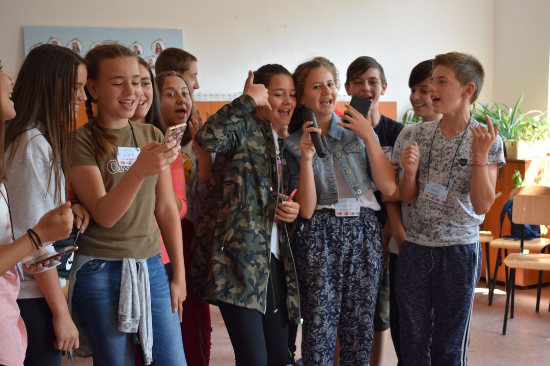 Zâmbet și credință în Tabăra „Bucurie în tinda Bisericii” – Tulgheș, Harghita