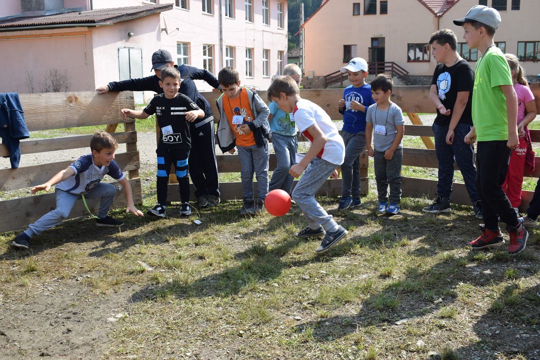 Zâmbet și credință în Tabăra „Bucurie în tinda Bisericii” – Tulgheș, Harghita