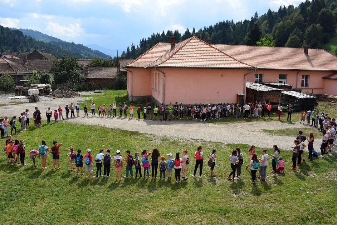 Zâmbet și credință în Tabăra „Bucurie în tinda Bisericii” – Tulgheș, Harghita
