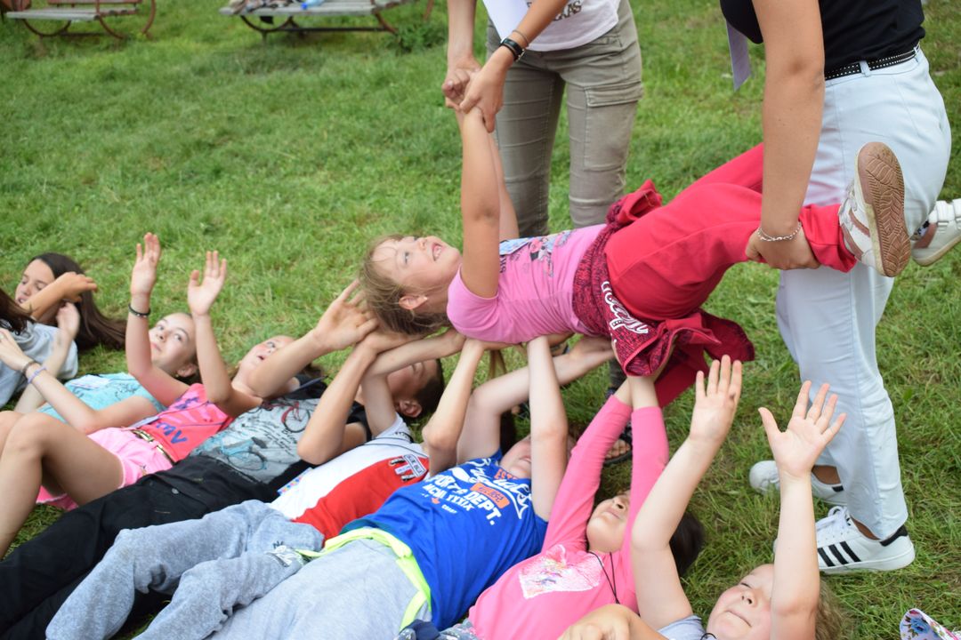 Zâmbet și credință în Tabăra „Bucurie în tinda Bisericii” – Tulgheș, Harghita