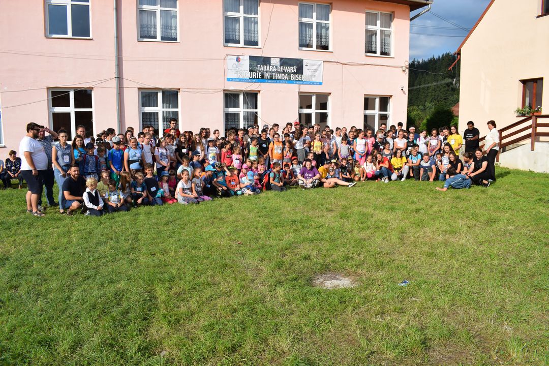 Zâmbet și credință în Tabăra „Bucurie în tinda Bisericii” – Tulgheș, Harghita