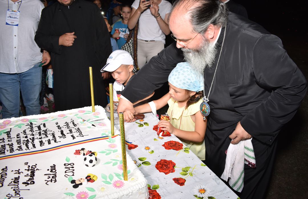 Peste 170 de copii în Tabăra „Copilărie și credință” Fălciu – PS Ignatie: „S-au transmis copiilor prin joc, prin foarte multă bucurie, elementele credinței noastre”