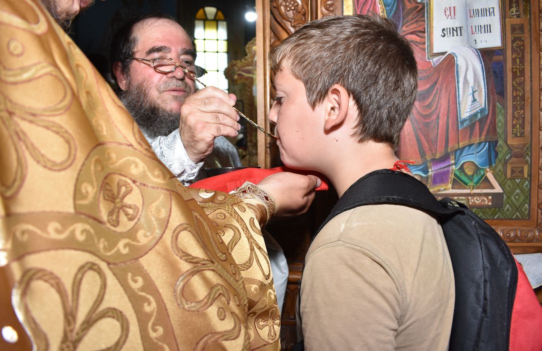 Peste 170 de copii în Tabăra „Copilărie și credință” Fălciu – PS Ignatie: „S-au transmis copiilor prin joc, prin foarte multă bucurie, elementele credinței noastre”