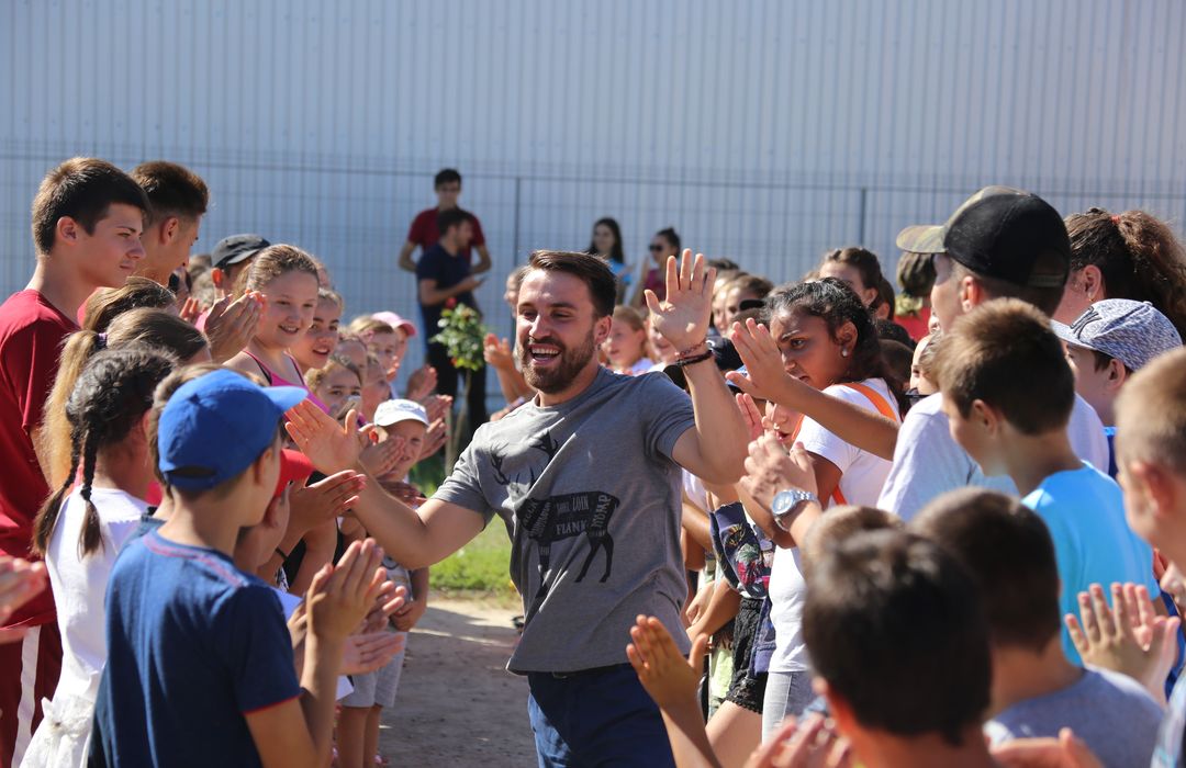 Peste 170 de copii în Tabăra „Copilărie și credință” Fălciu – PS Ignatie: „S-au transmis copiilor prin joc, prin foarte multă bucurie, elementele credinței noastre”