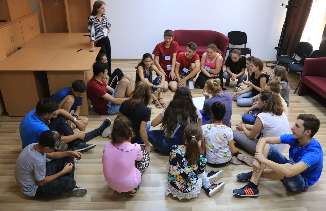 Peste 170 de copii în Tabăra „Copilărie și credință” Fălciu – PS Ignatie: „S-au transmis copiilor prin joc, prin foarte multă bucurie, elementele credinței noastre”