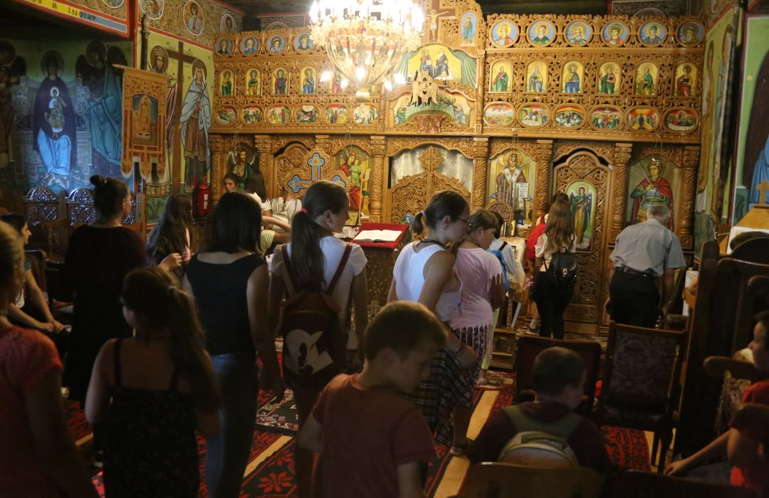 Peste 170 de copii în Tabăra „Copilărie și credință” Fălciu – PS Ignatie: „S-au transmis copiilor prin joc, prin foarte multă bucurie, elementele credinței noastre”