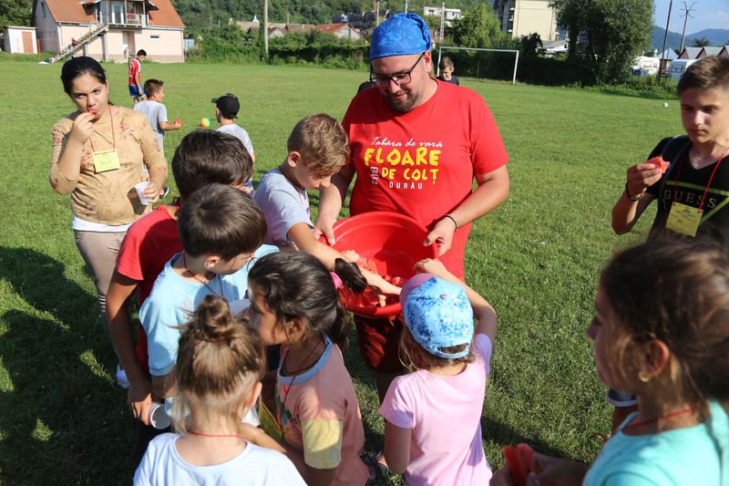 foto: Alexandru Apostol „Joc și bucurie” pentru 70 de copii din Berzasca, Caraș-Severin