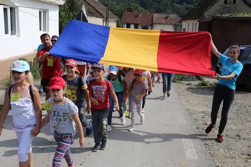 foto: Alexandru Apostol „Joc și bucurie” pentru 70 de copii din Berzasca, Caraș-Severin