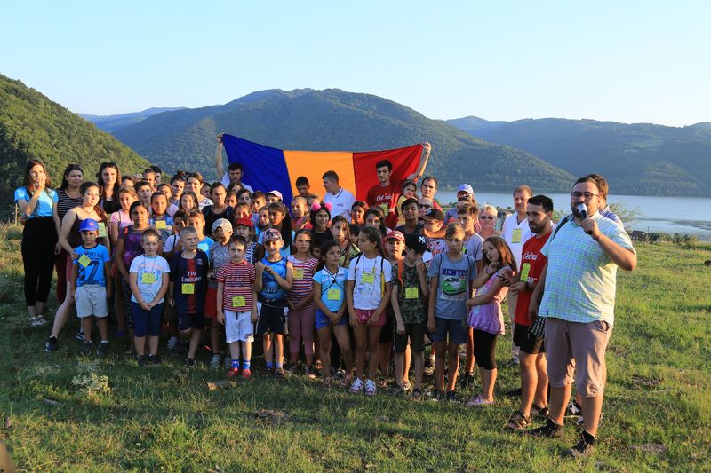 foto: Alexandru Apostol „Joc și bucurie” pentru 70 de copii din Berzasca, Caraș-Severin