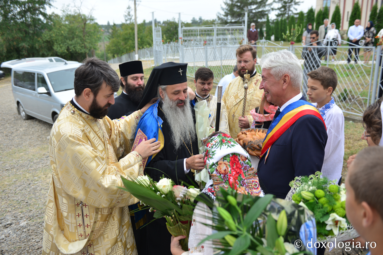 Biserica „Sfântul Ierarh Nicolae” din Munteni, jud. Iași, a fost sfințită
