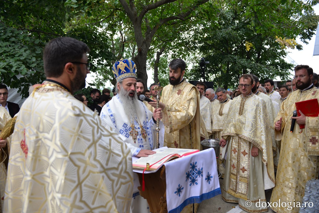 Biserica „Sfântul Ierarh Nicolae” din Munteni, jud. Iași, a fost sfințită
