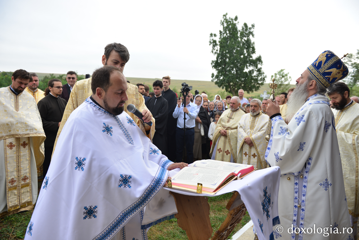 Biserica „Sfântul Ierarh Nicolae” din Munteni, jud. Iași, a fost sfințită
