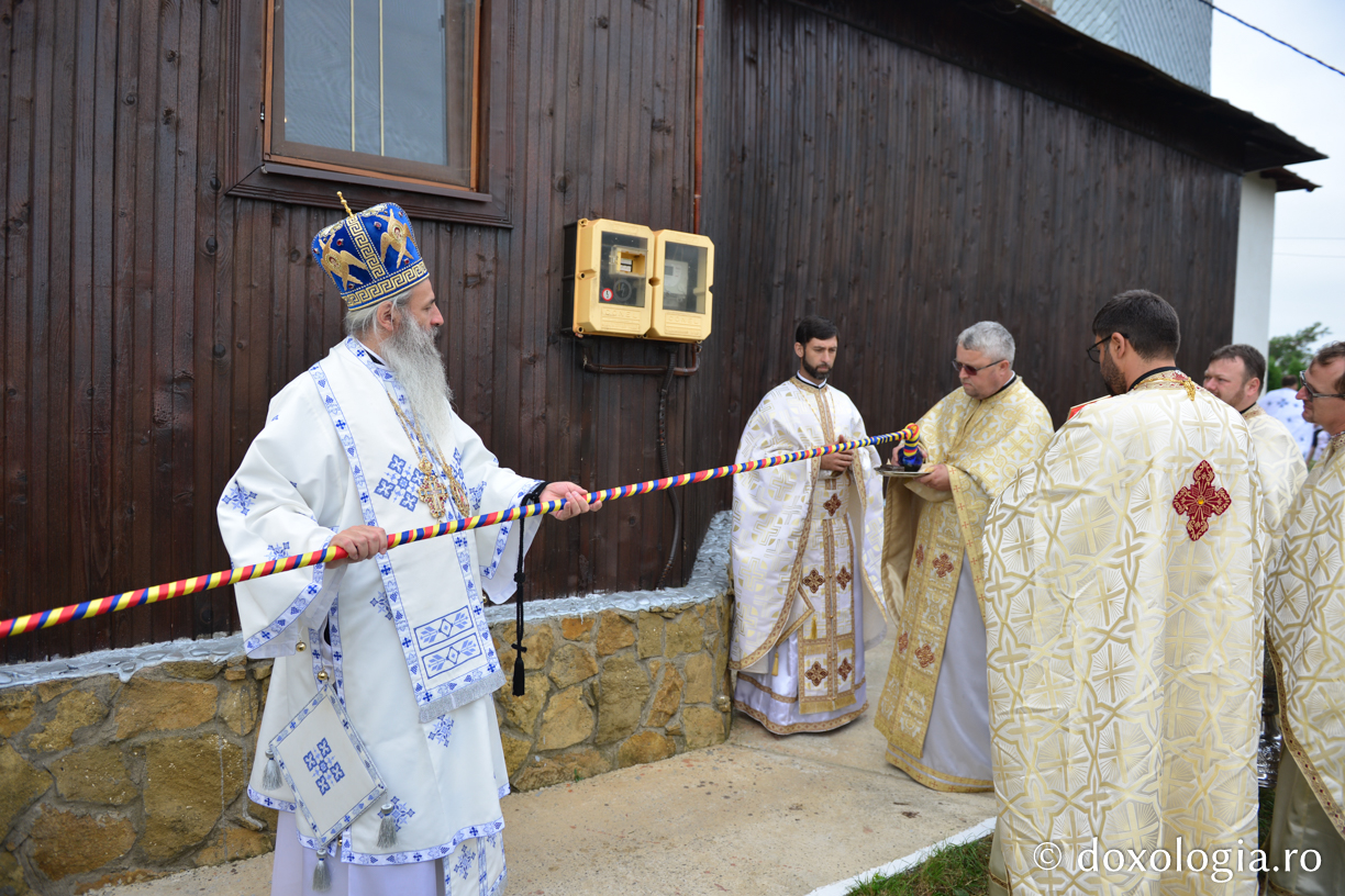 Biserica „Sfântul Ierarh Nicolae” din Munteni, jud. Iași, a fost sfințită
