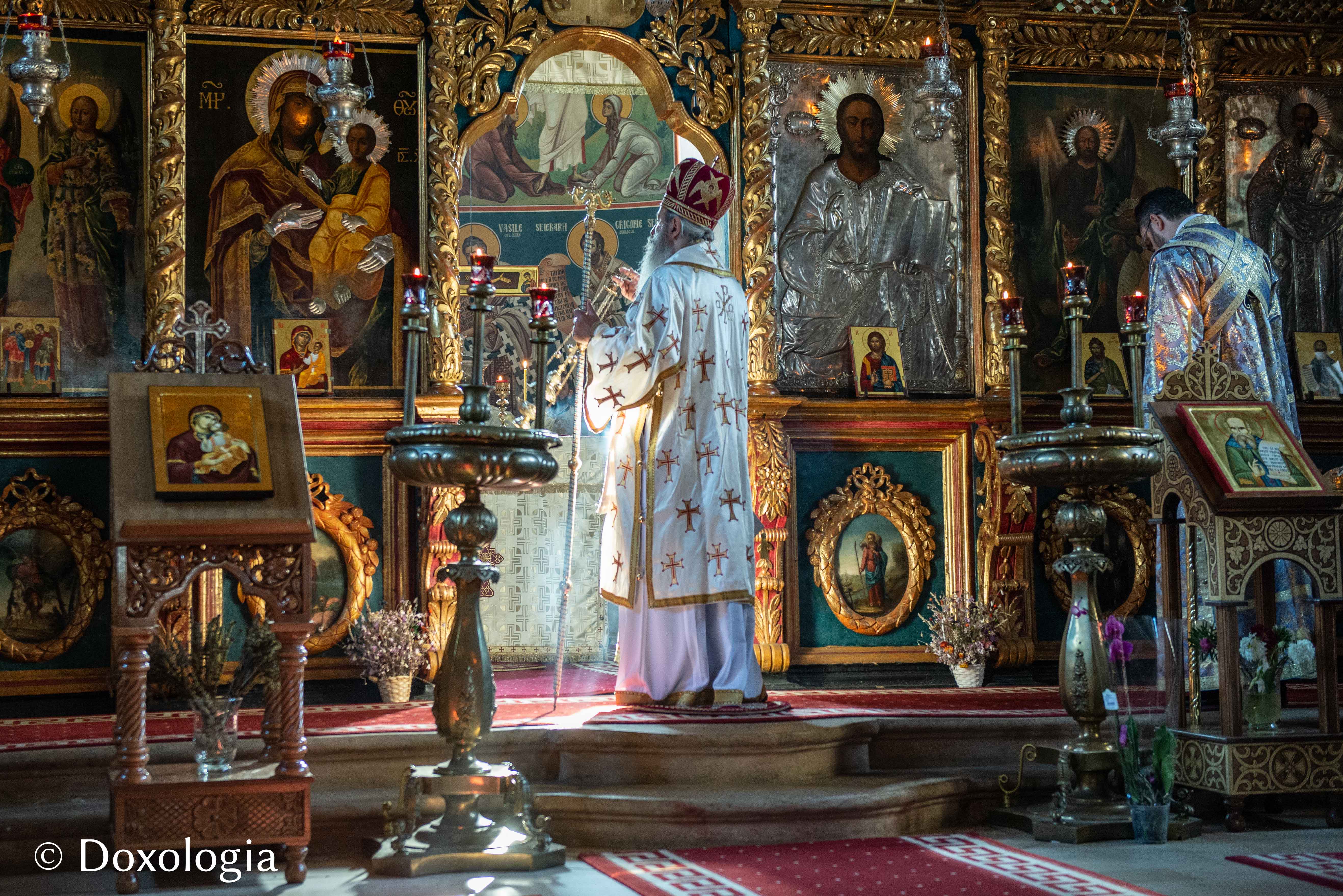 Foto: Constantin Comici Sfântă Liturghie Arhierească pentru voluntarii ITOM 2018