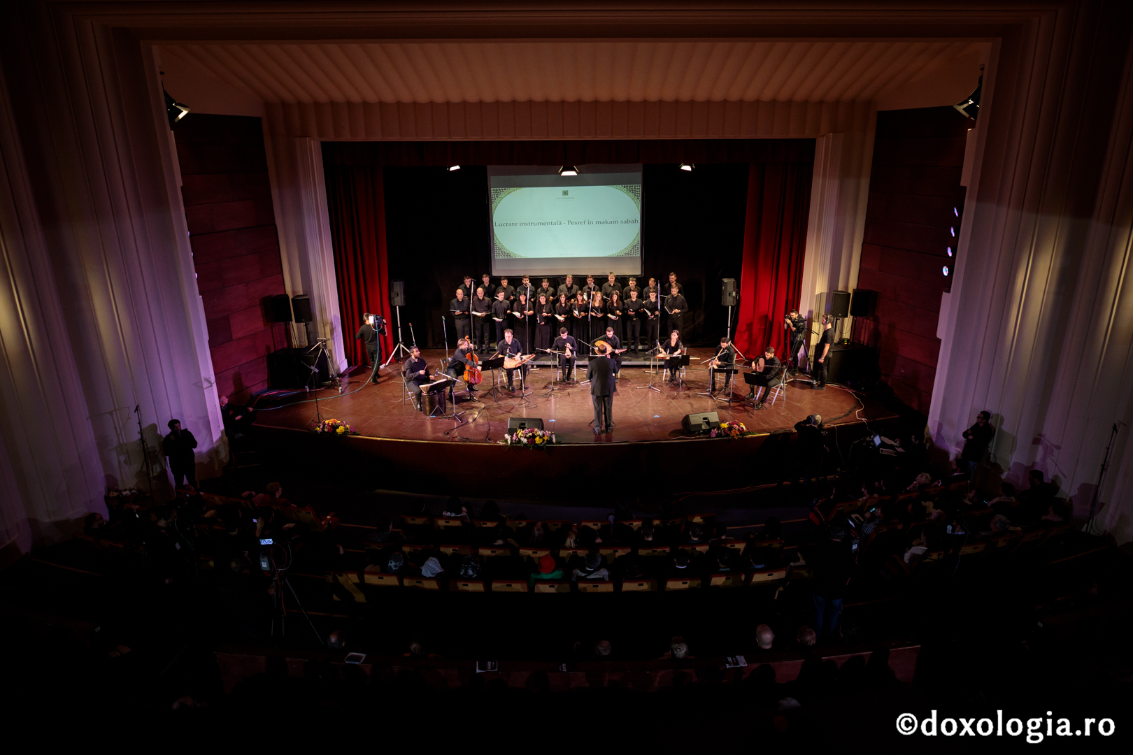 Public numeros, la Concertul de Muzică Bizantină Cultă Vocal-Instrumentală de la Iași