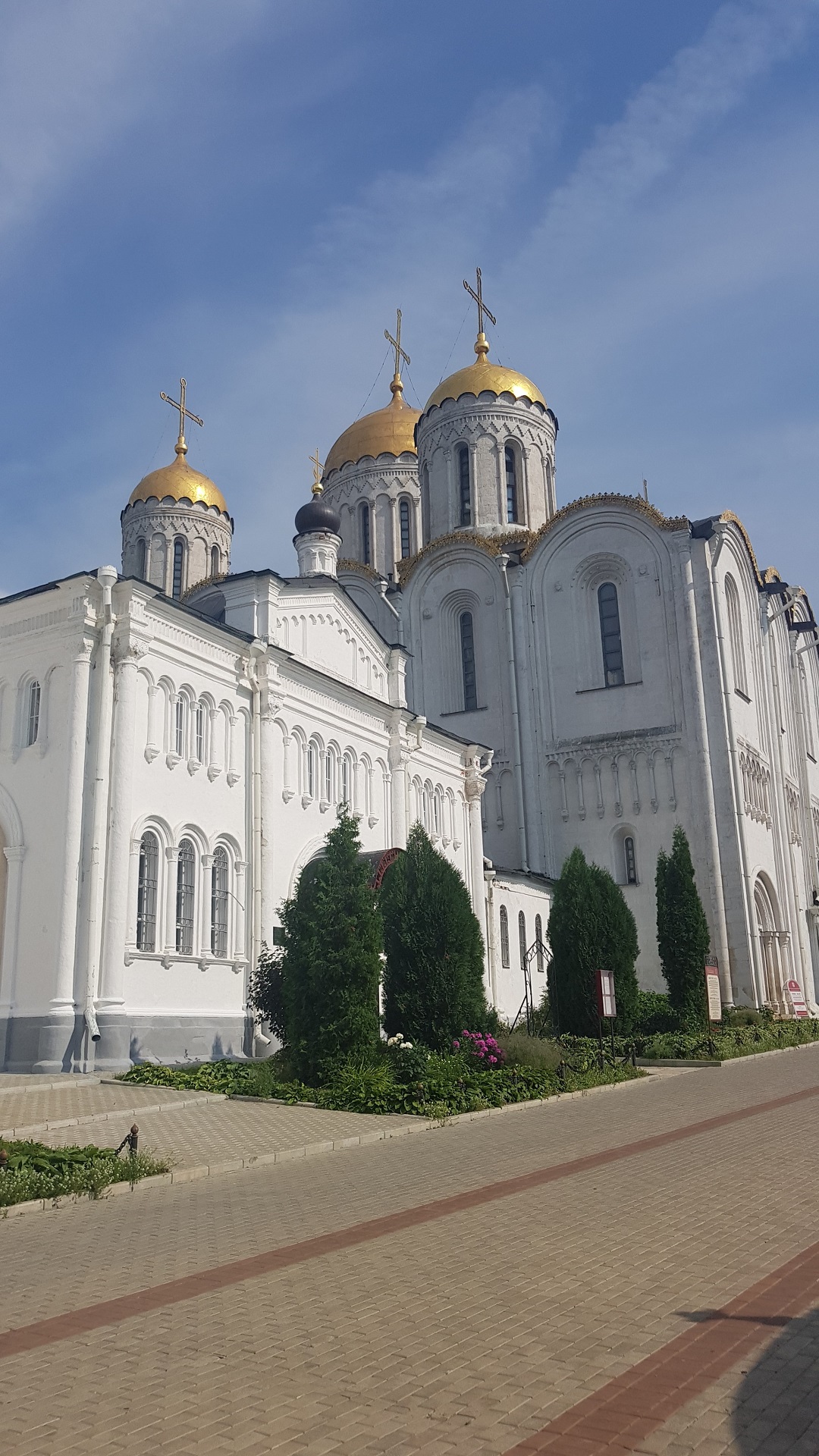 Sfântul Acoperământ, „mâna” protectoare a Maicii Domnului