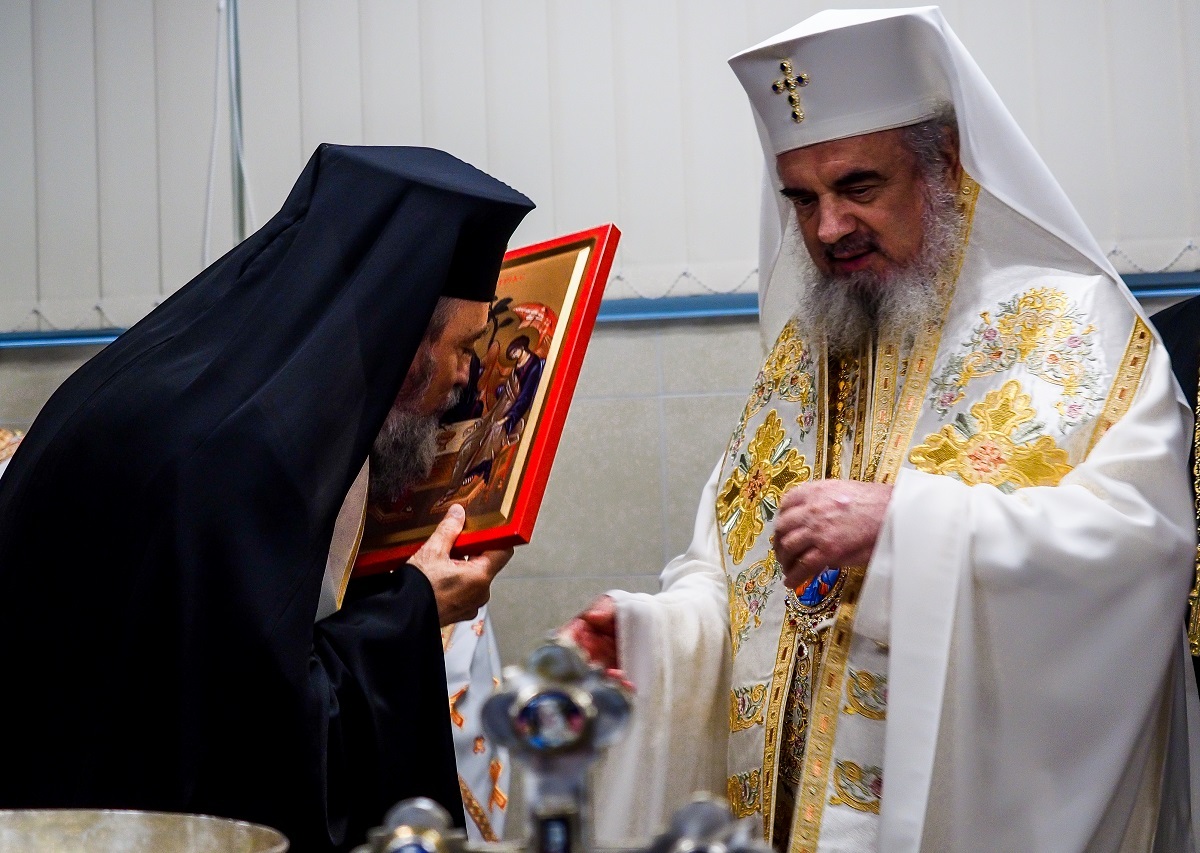(Foto) Părintele Patriarh Daniel a sfințit Cantina „Sfântul Stelian” a Arhiepiscopiei Sibiului