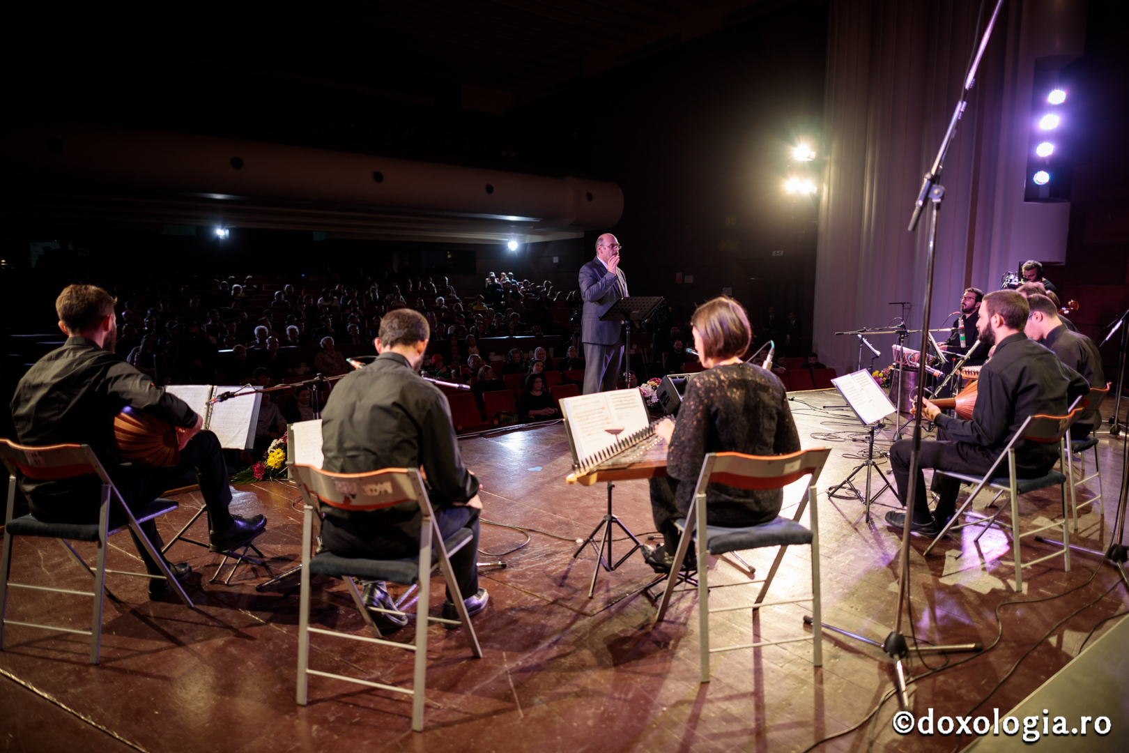 Public numeros, la Concertul de Muzică Bizantină Cultă Vocal-Instrumentală de la Iași