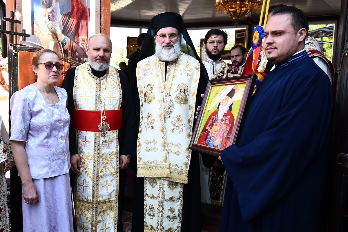 Biserica pompierilor din Moineşti, resfinţită de IPS Ioachim Biserica pompierilor din Moineşti, resfinţită de IPS Ioachim