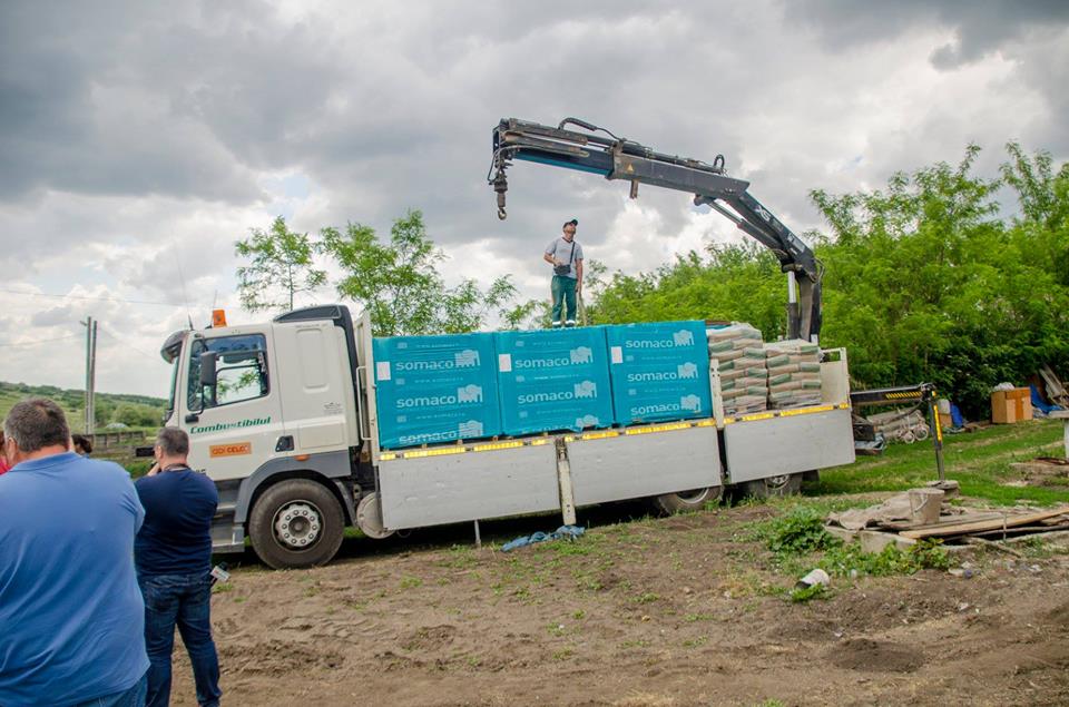 Un preot botoșănean a construit o locuință nouă pentru o familie rămasă pe drumuri după un incediu devastator Un preot botoșănean a construit o locuință nouă pentru o familie rămasă pe drumuri după un incediu devastator