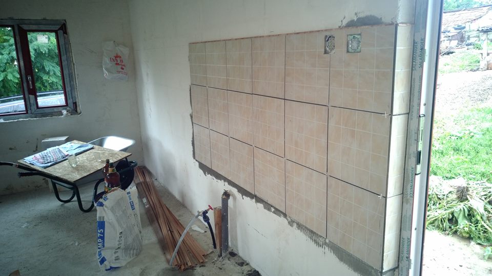 Un preot botoșănean a construit o locuință nouă pentru o familie rămasă pe drumuri după un incediu devastator Un preot botoșănean a construit o locuință nouă pentru o familie rămasă pe drumuri după un incediu devastator