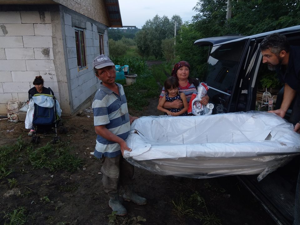 Un preot botoșănean a construit o locuință nouă pentru o familie rămasă pe drumuri după un incediu devastator Un preot botoșănean a construit o locuință nouă pentru o familie rămasă pe drumuri după un incediu devastator