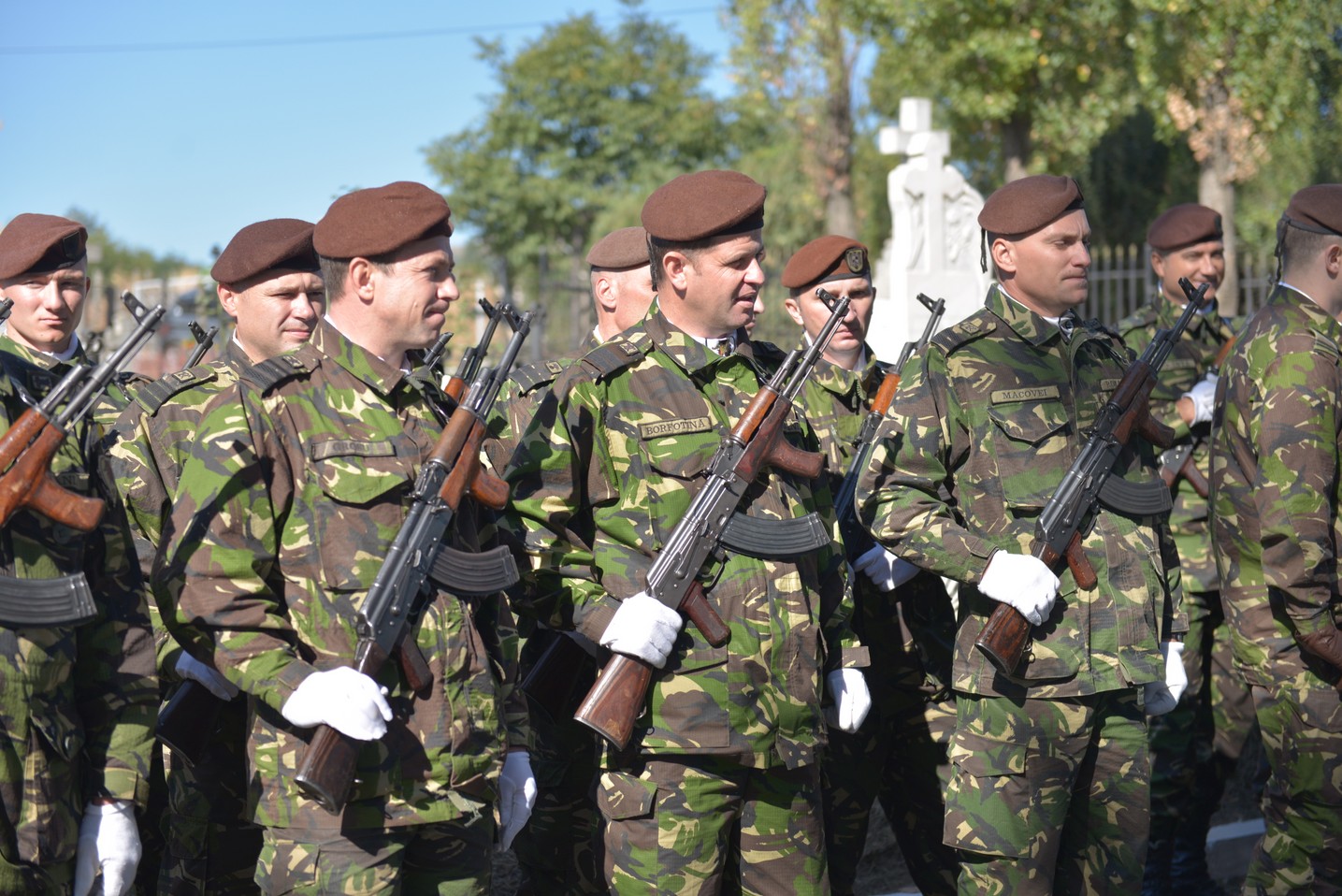 Ceremonie religioasă și militară la Cimitirul Militar Maxut: „Românul adevărat este chemat să-și apere valorile legate de neam și de familie”