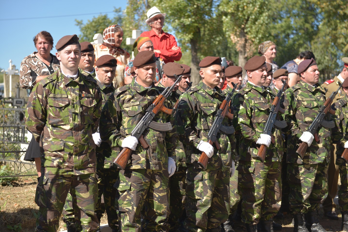 Ceremonie religioasă și militară la Cimitirul Militar Maxut: „Românul adevărat este chemat să-și apere valorile legate de neam și de familie”