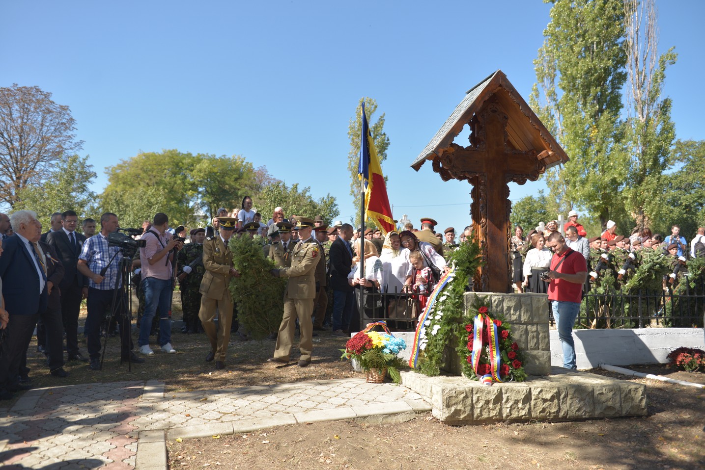 Ceremonie religioasă și militară la Cimitirul Militar Maxut: „Românul adevărat este chemat să-și apere valorile legate de neam și de familie”