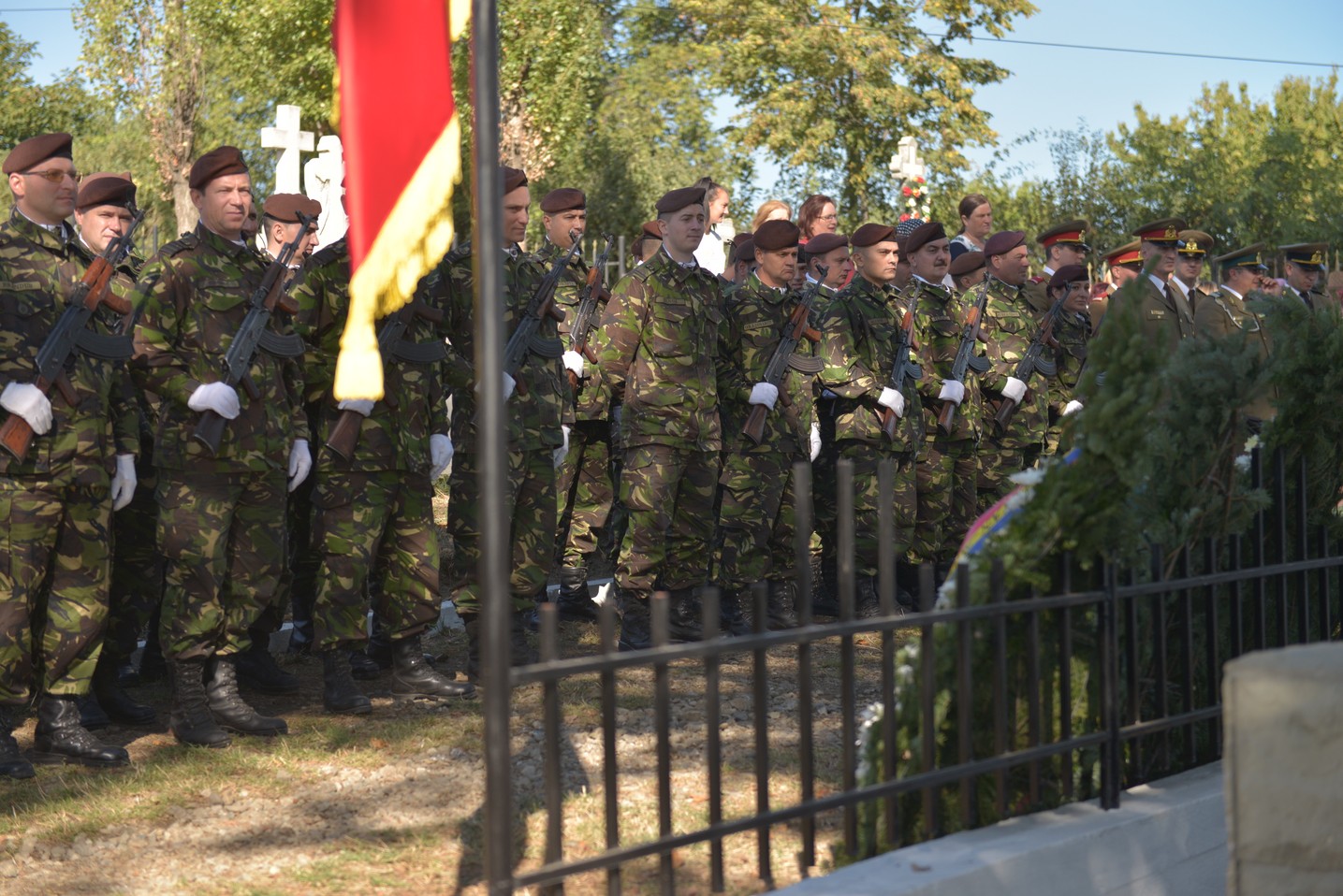 Ceremonie religioasă și militară la Cimitirul Militar Maxut: „Românul adevărat este chemat să-și apere valorile legate de neam și de familie”