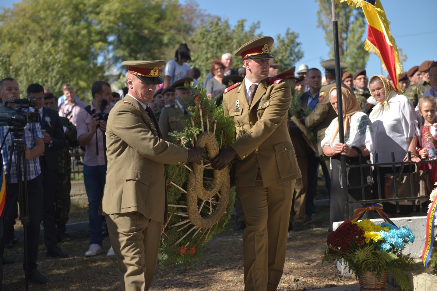 Ceremonie religioasă și militară la Cimitirul Militar Maxut: „Românul adevărat este chemat să-și apere valorile legate de neam și de familie”