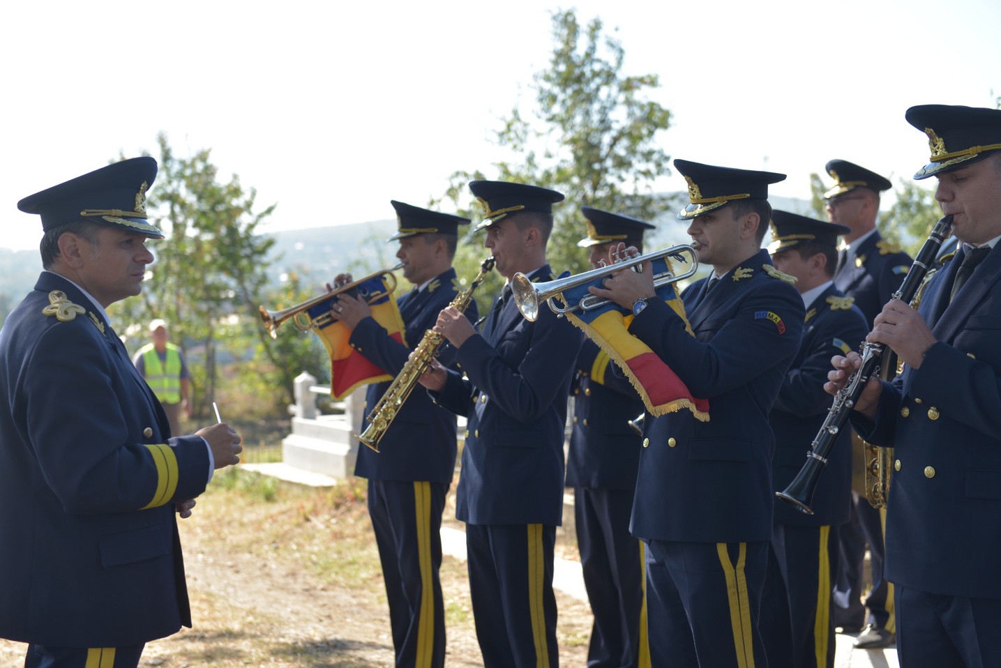 Ceremonie religioasă și militară la Cimitirul Militar Maxut: „Românul adevărat este chemat să-și apere valorile legate de neam și de familie”