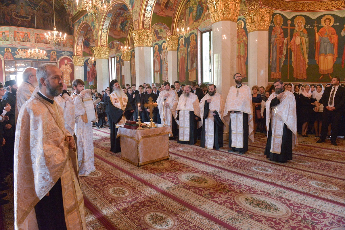 Seminarul Teologic de la Mănăstirea Neamţ a început anul şcolar cu un nou director