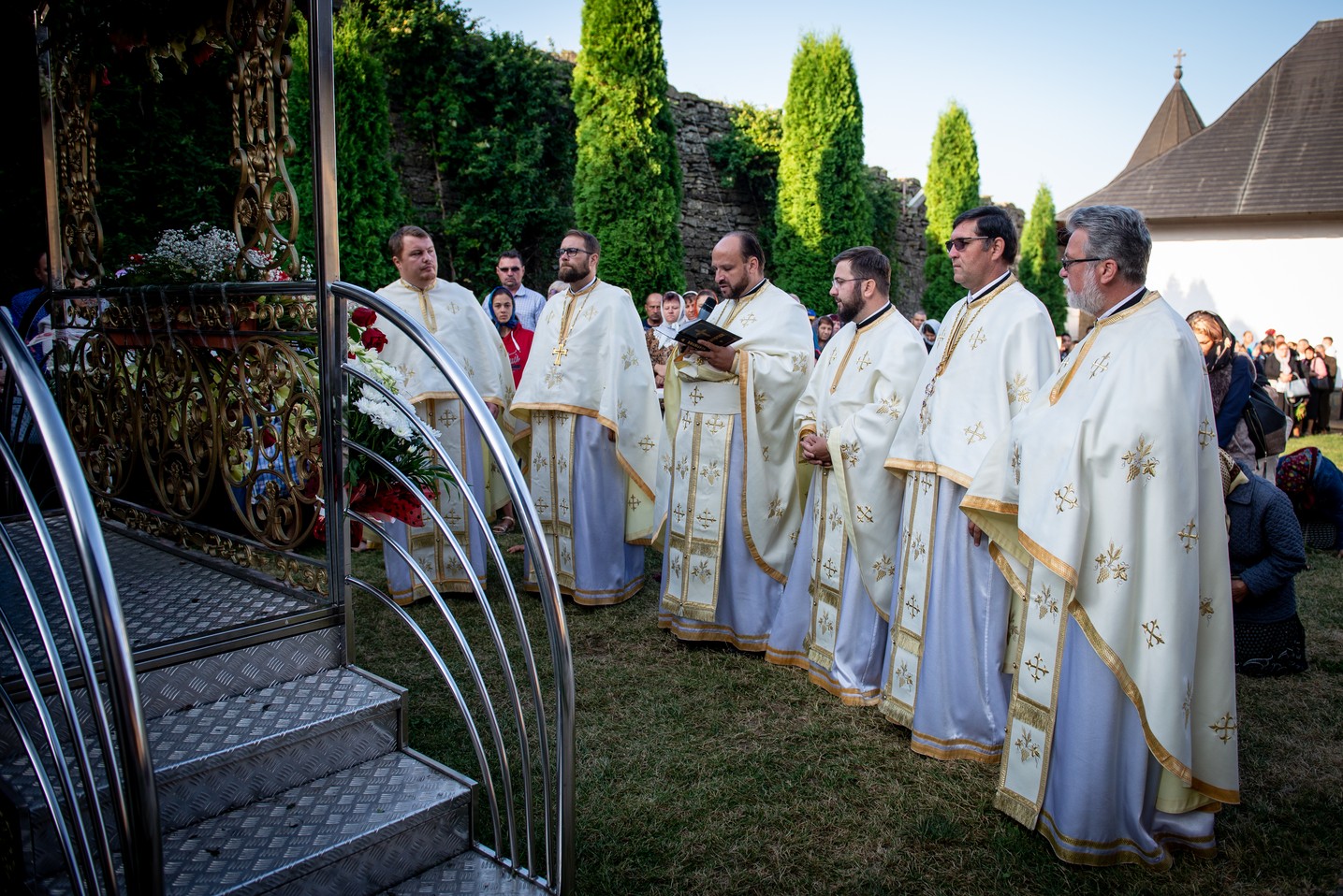 Foto: Constantin Comici Mitropolitul Moldovei, la Mănăstirea Hadâmbu: „Nașterea și creșterea de prunci este cariera cea mai aleasă, cea mai înaltă”