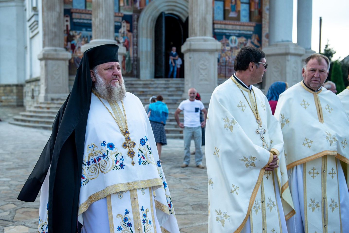 Foto: Constantin Comici Mitropolitul Moldovei, la Mănăstirea Hadâmbu: „Nașterea și creșterea de prunci este cariera cea mai aleasă, cea mai înaltă”