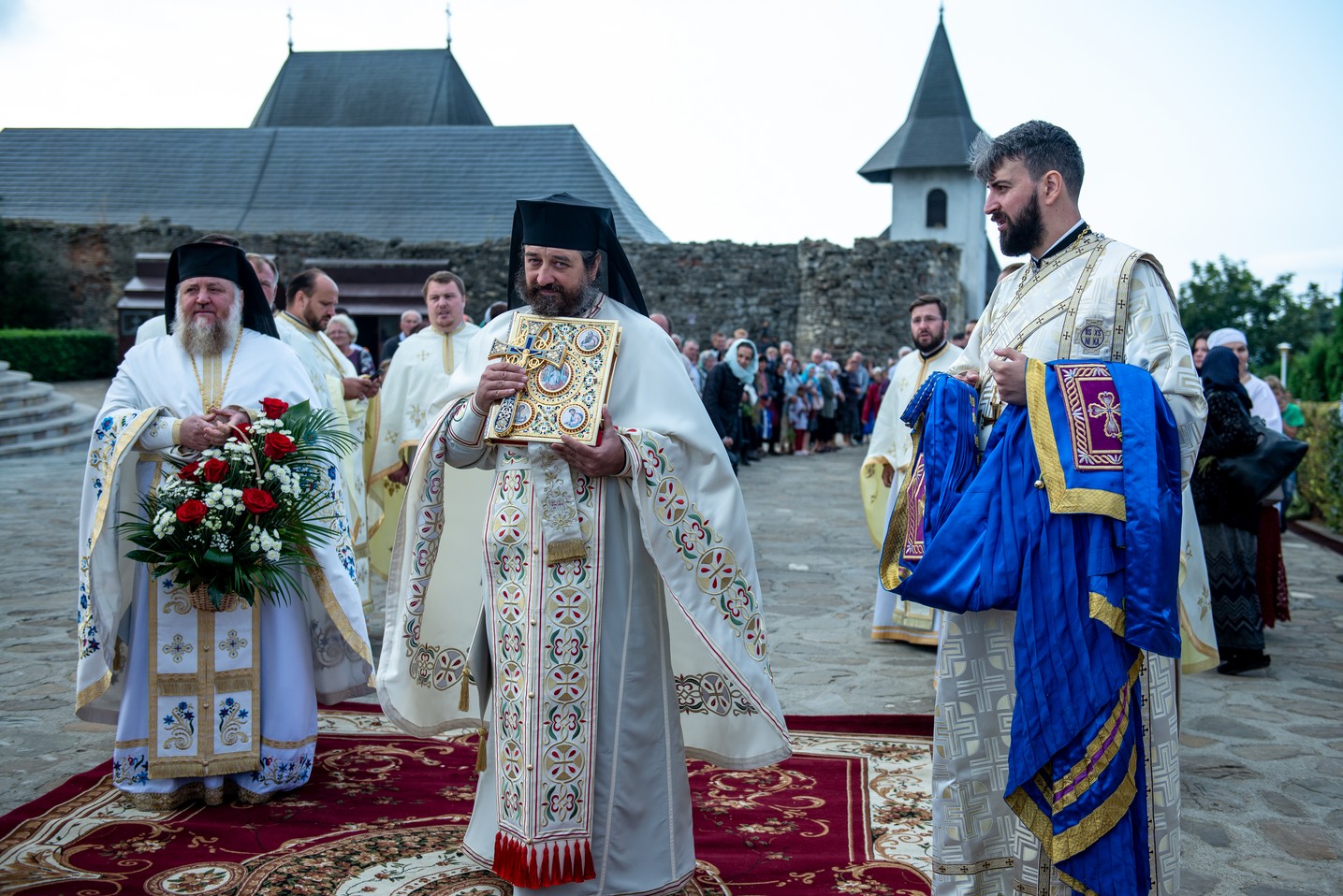 Foto: Constantin Comici Mitropolitul Moldovei, la Mănăstirea Hadâmbu: „Nașterea și creșterea de prunci este cariera cea mai aleasă, cea mai înaltă”