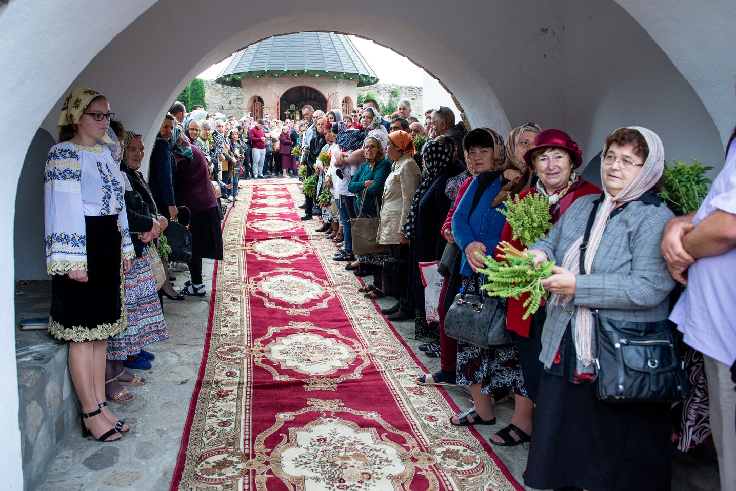 Foto: Constantin Comici Mitropolitul Moldovei, la Mănăstirea Hadâmbu: „Nașterea și creșterea de prunci este cariera cea mai aleasă, cea mai înaltă”