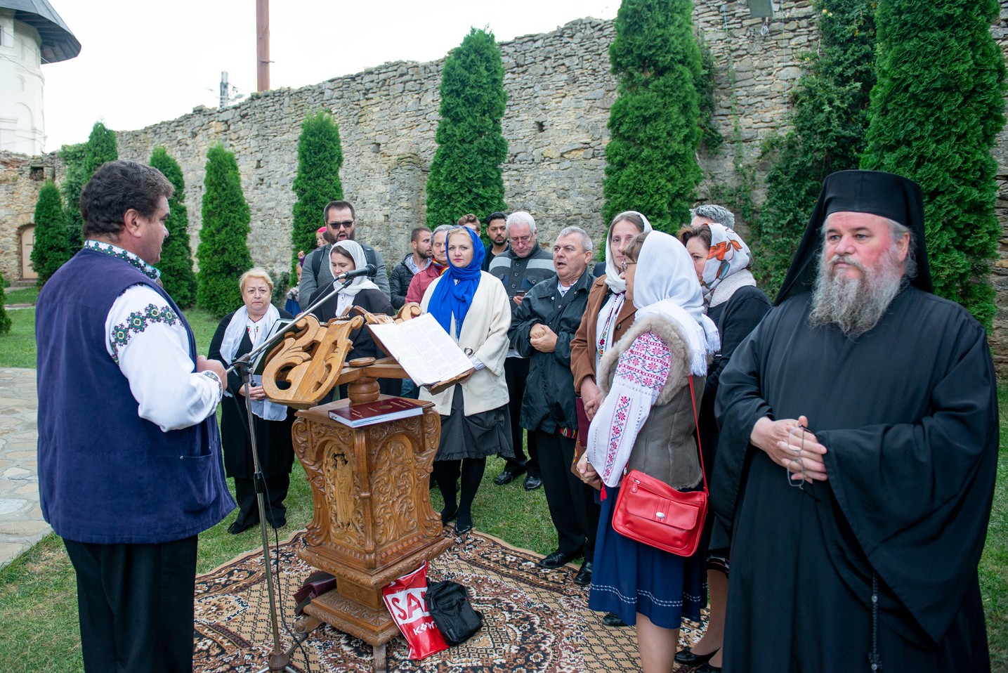 Foto: Constantin Comici Mitropolitul Moldovei, la Mănăstirea Hadâmbu: „Nașterea și creșterea de prunci este cariera cea mai aleasă, cea mai înaltă”