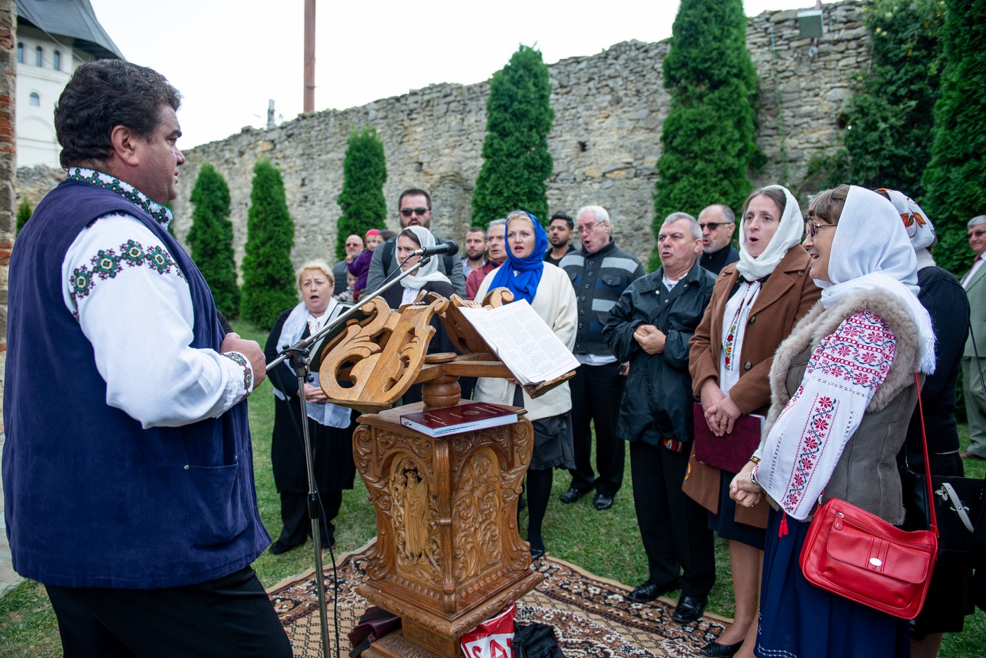 Foto: Constantin Comici Mitropolitul Moldovei, la Mănăstirea Hadâmbu: „Nașterea și creșterea de prunci este cariera cea mai aleasă, cea mai înaltă”
