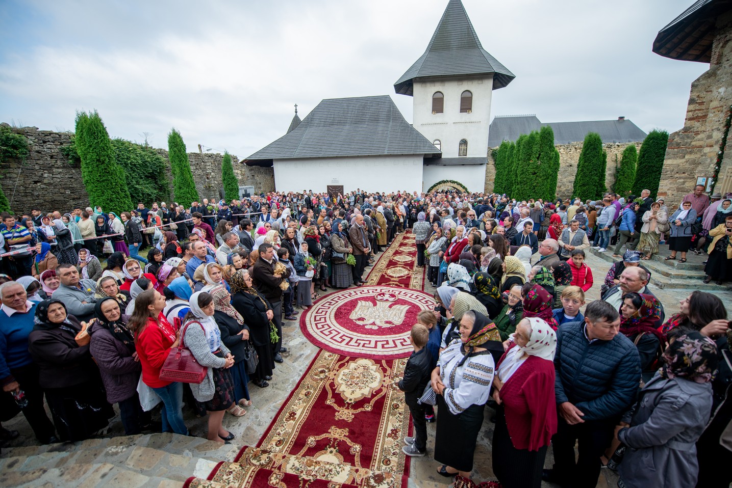 Foto: Constantin Comici Mitropolitul Moldovei, la Mănăstirea Hadâmbu: „Nașterea și creșterea de prunci este cariera cea mai aleasă, cea mai înaltă”