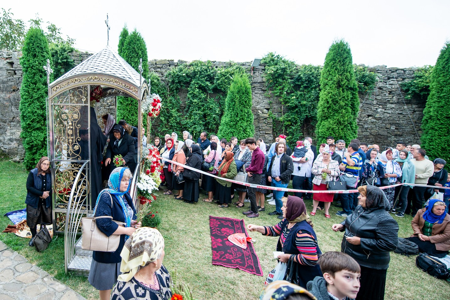 Foto: Constantin Comici Mitropolitul Moldovei, la Mănăstirea Hadâmbu: „Nașterea și creșterea de prunci este cariera cea mai aleasă, cea mai înaltă”