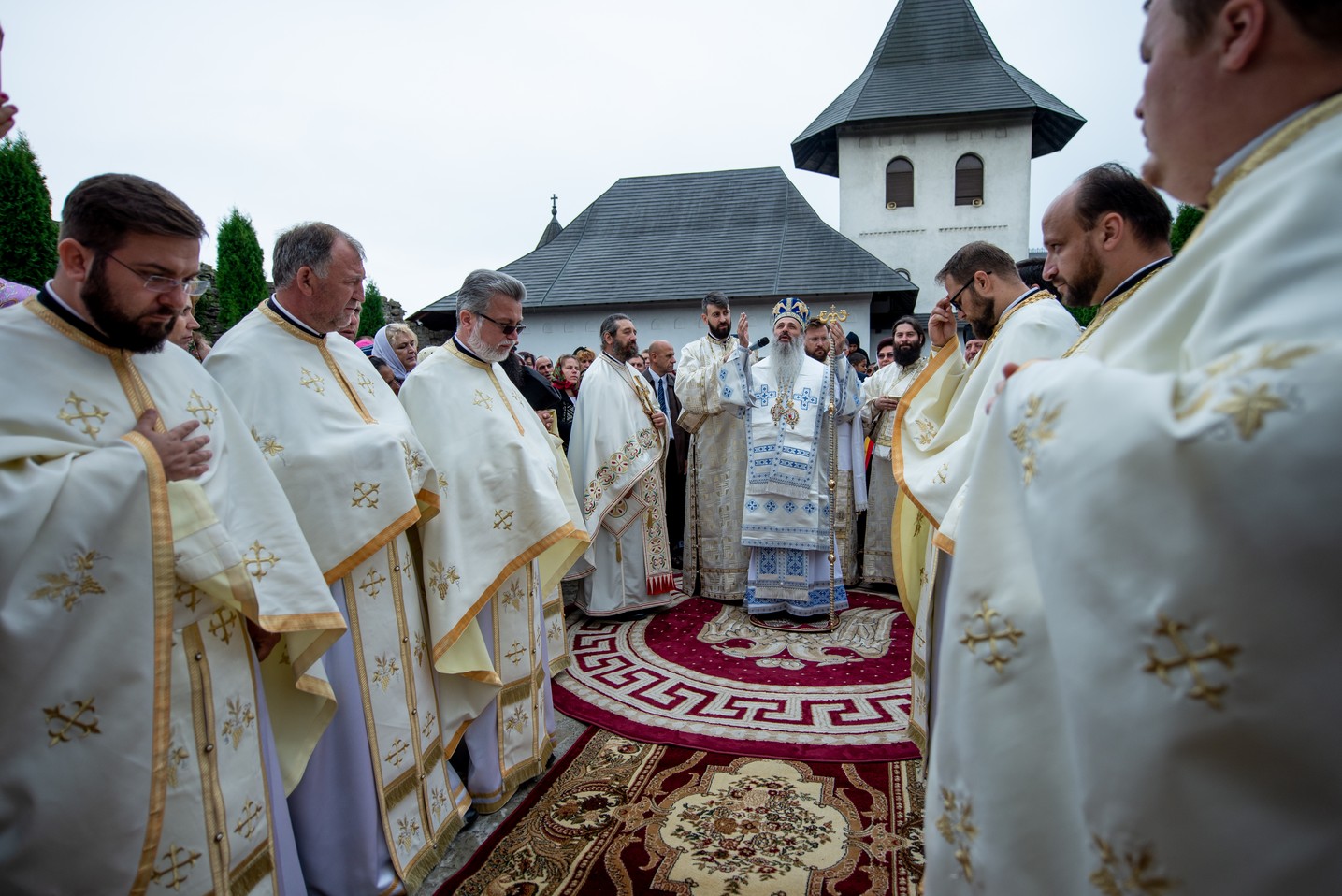 Foto: Constantin Comici Mitropolitul Moldovei, la Mănăstirea Hadâmbu: „Nașterea și creșterea de prunci este cariera cea mai aleasă, cea mai înaltă”