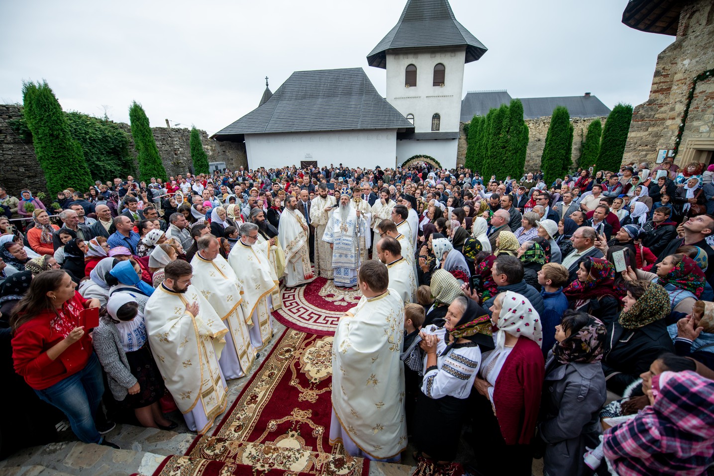 Hram la Mănăstirea Hadâmbu/ Foto: Constantin Comici Mitropolitul Moldovei, la Mănăstirea Hadâmbu: „Nașterea și creșterea de prunci este cariera cea mai aleasă, cea mai înaltă”