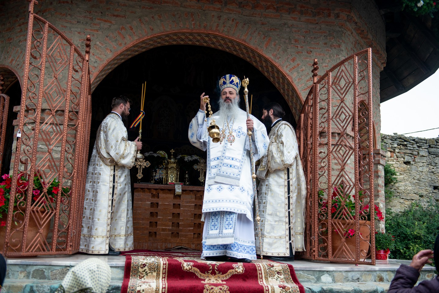 Foto: Constantin Comici Mitropolitul Moldovei, la Mănăstirea Hadâmbu: „Nașterea și creșterea de prunci este cariera cea mai aleasă, cea mai înaltă”