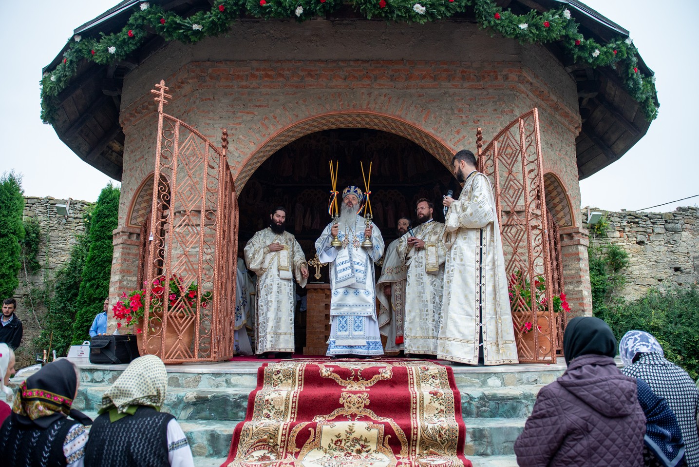 Foto: Constantin Comici Mitropolitul Moldovei, la Mănăstirea Hadâmbu: „Nașterea și creșterea de prunci este cariera cea mai aleasă, cea mai înaltă”