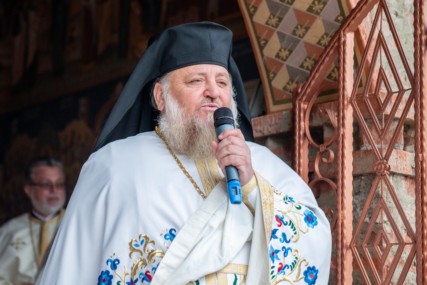 Părintele Nicodim Gheorghiţă, starețul Mănăstirii Hadâmbu/ Foto: Constantin Comici Mitropolitul Moldovei, la Mănăstirea Hadâmbu: „Nașterea și creșterea de prunci este cariera cea mai aleasă, cea mai înaltă”