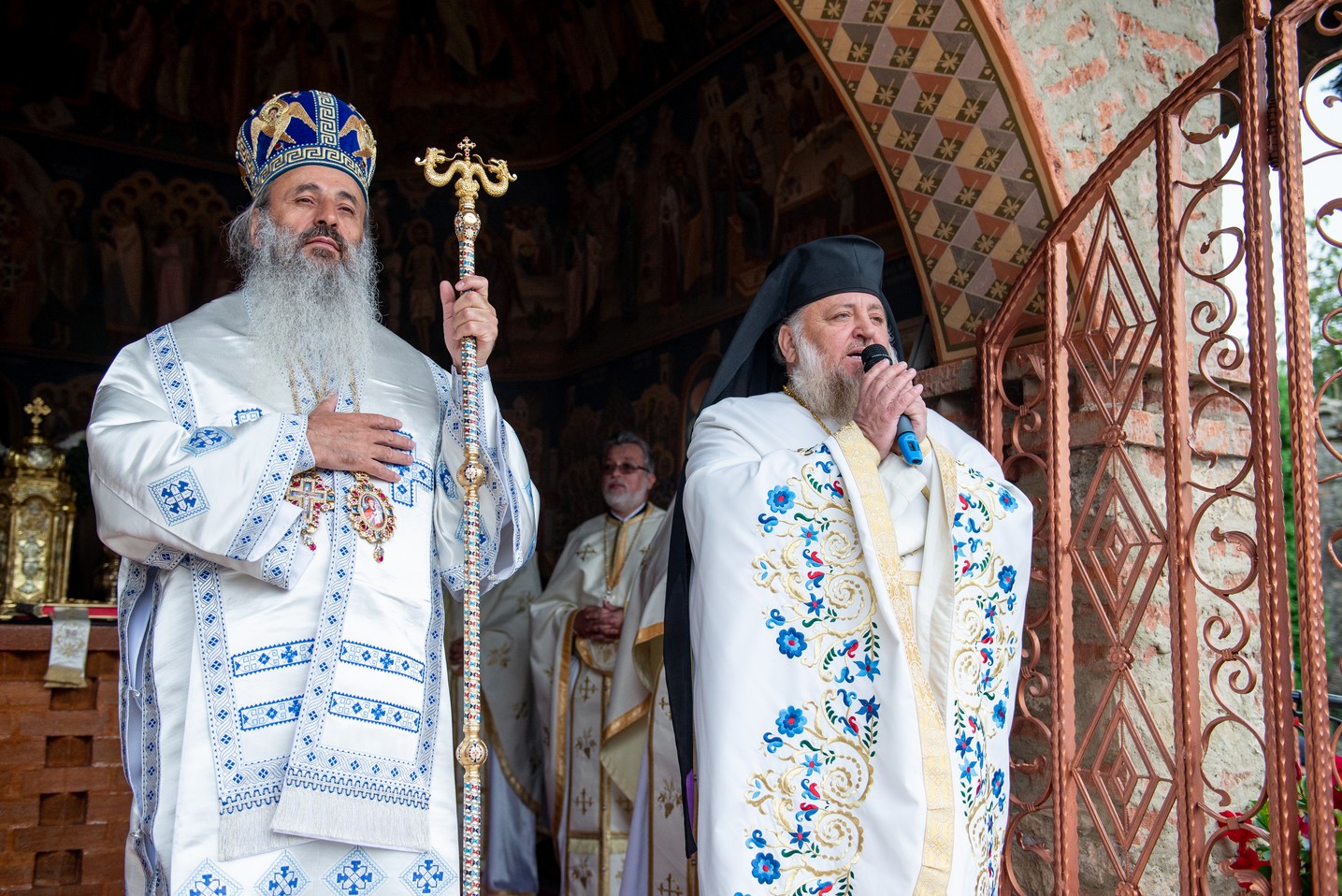 Foto: Constantin Comici Mitropolitul Moldovei, la Mănăstirea Hadâmbu: „Nașterea și creșterea de prunci este cariera cea mai aleasă, cea mai înaltă”