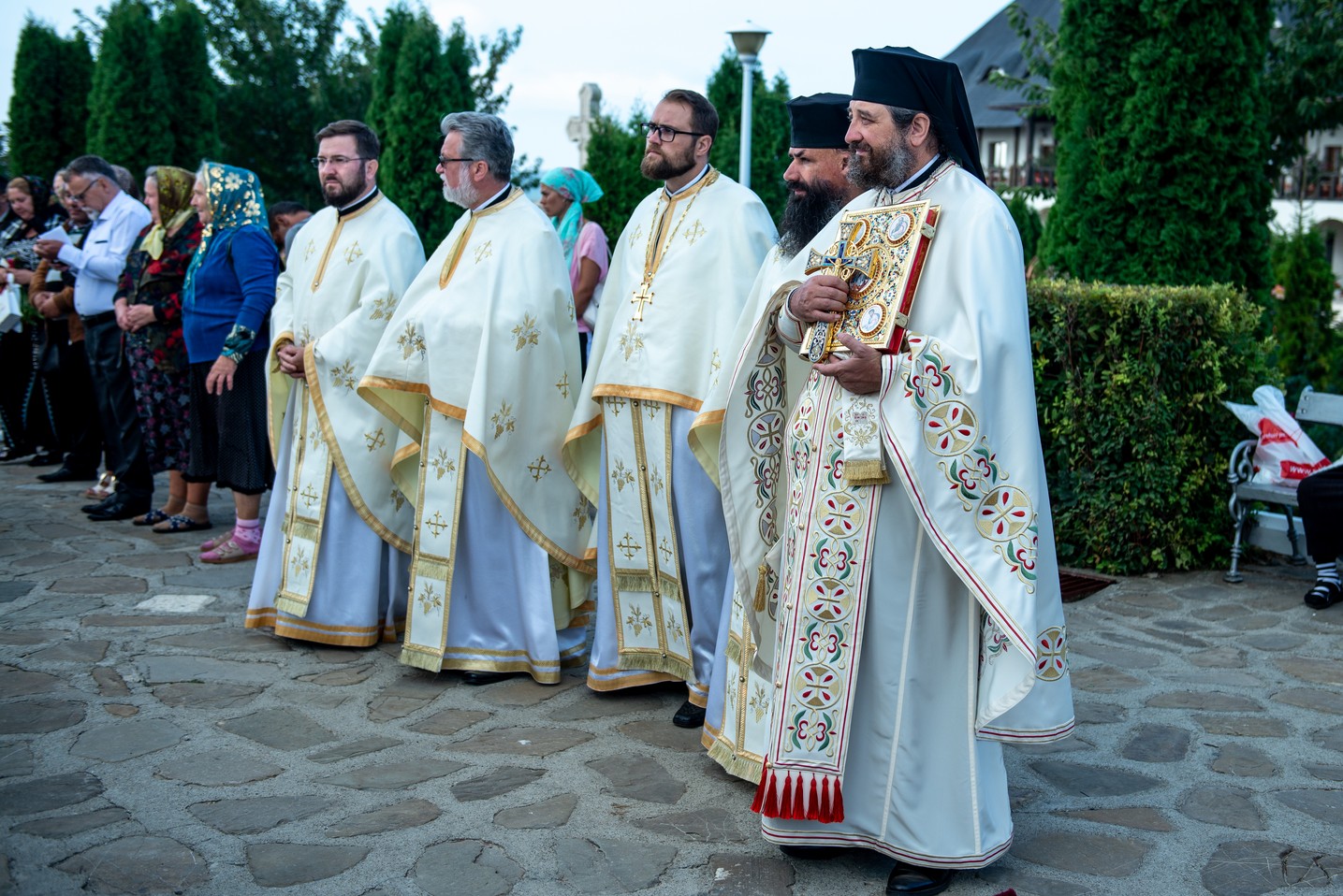 Foto: Constantin Comici Mitropolitul Moldovei, la Mănăstirea Hadâmbu: „Nașterea și creșterea de prunci este cariera cea mai aleasă, cea mai înaltă”