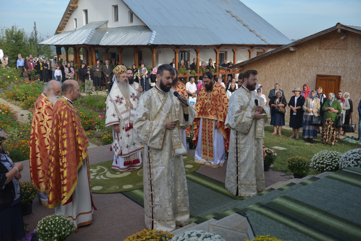 Mitropolitul Teofan, la Mănăstirea Lebăda-Botoșani: „Vom fi chemați peste câteva săptămâni să ne arătăm printr-un gest exterior mărturisirea dreptei credințe”