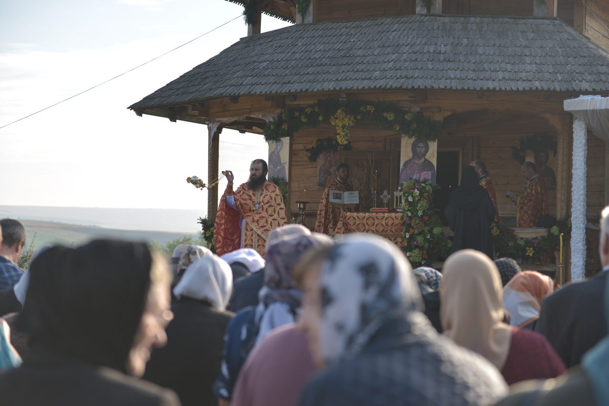 Mitropolitul Teofan, la Mănăstirea Lebăda-Botoșani: „Vom fi chemați peste câteva săptămâni să ne arătăm printr-un gest exterior mărturisirea dreptei credințe”